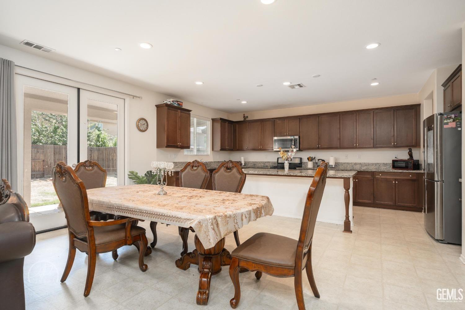 5101 Shining Crag Avenue — photo 4