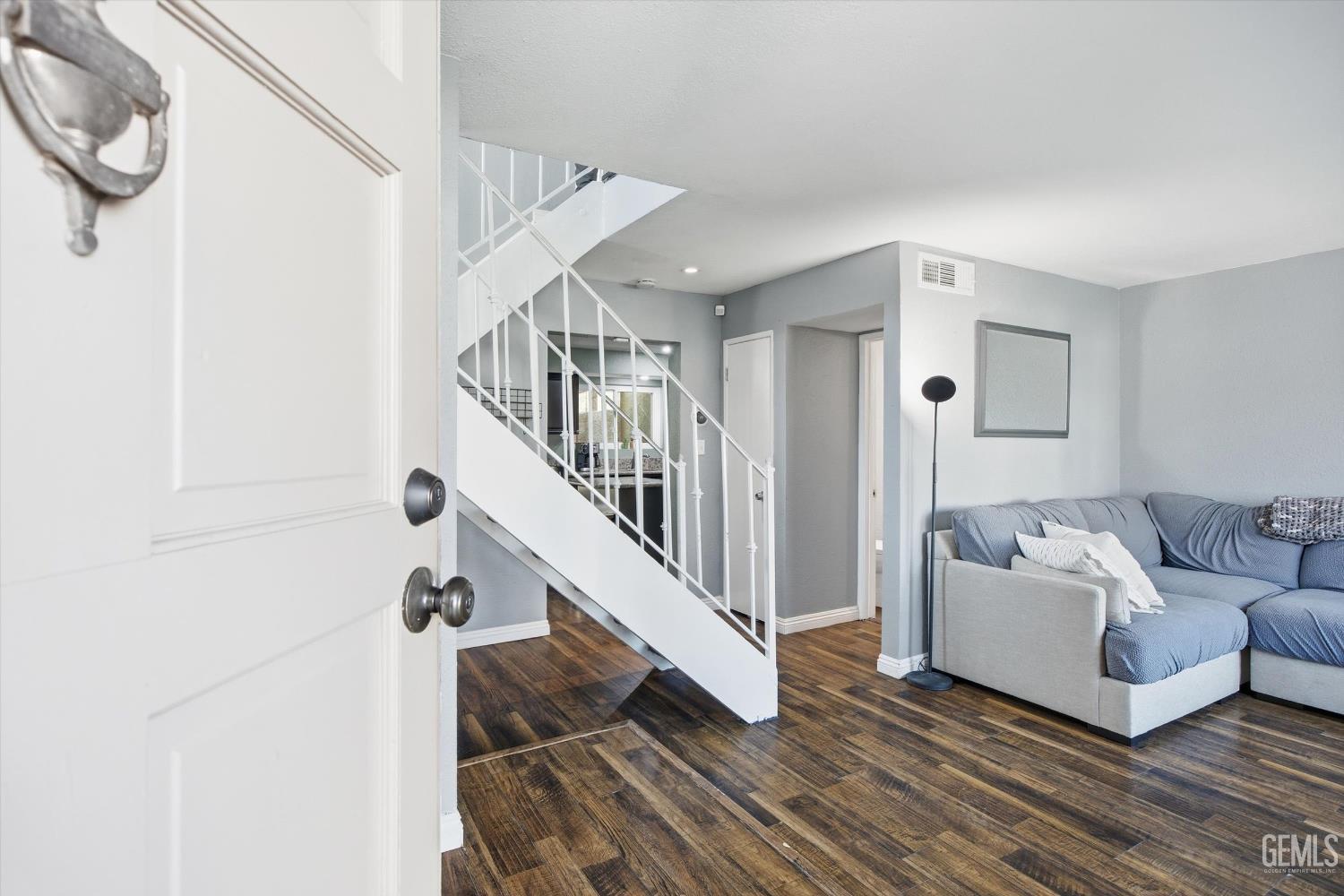 930 Olive Drive — photo 6