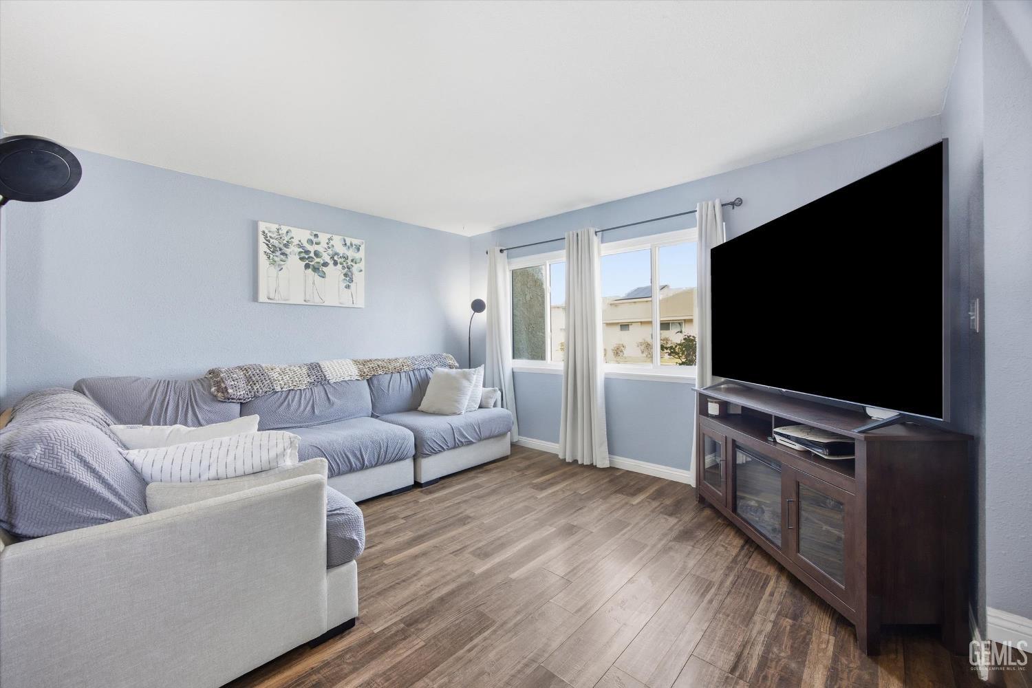 930 Olive Drive — photo 9