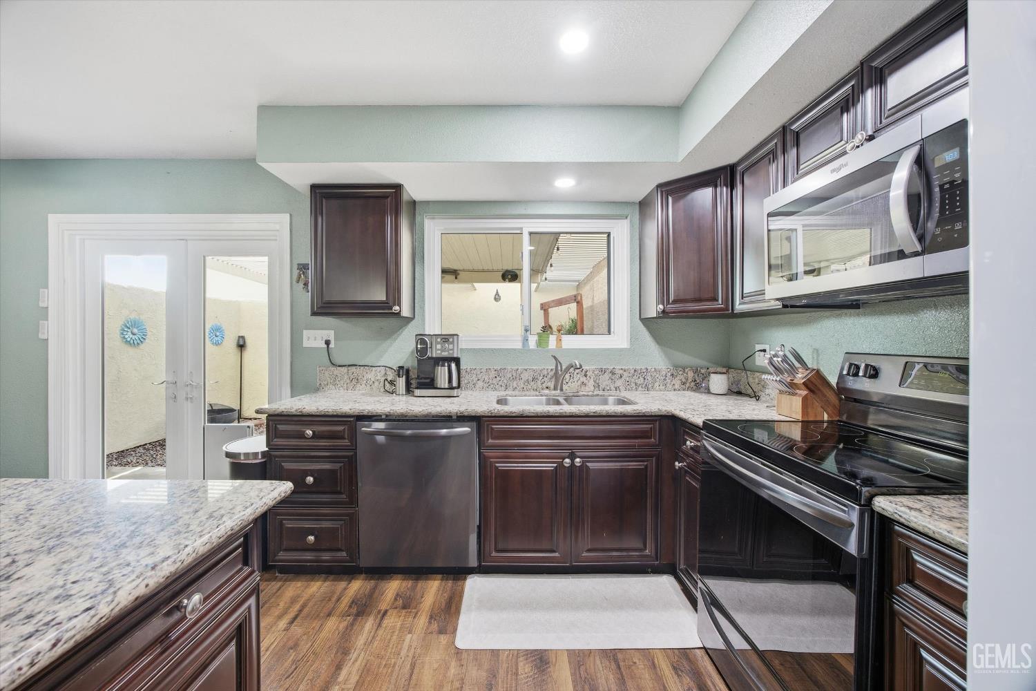 930 Olive Drive — photo 18