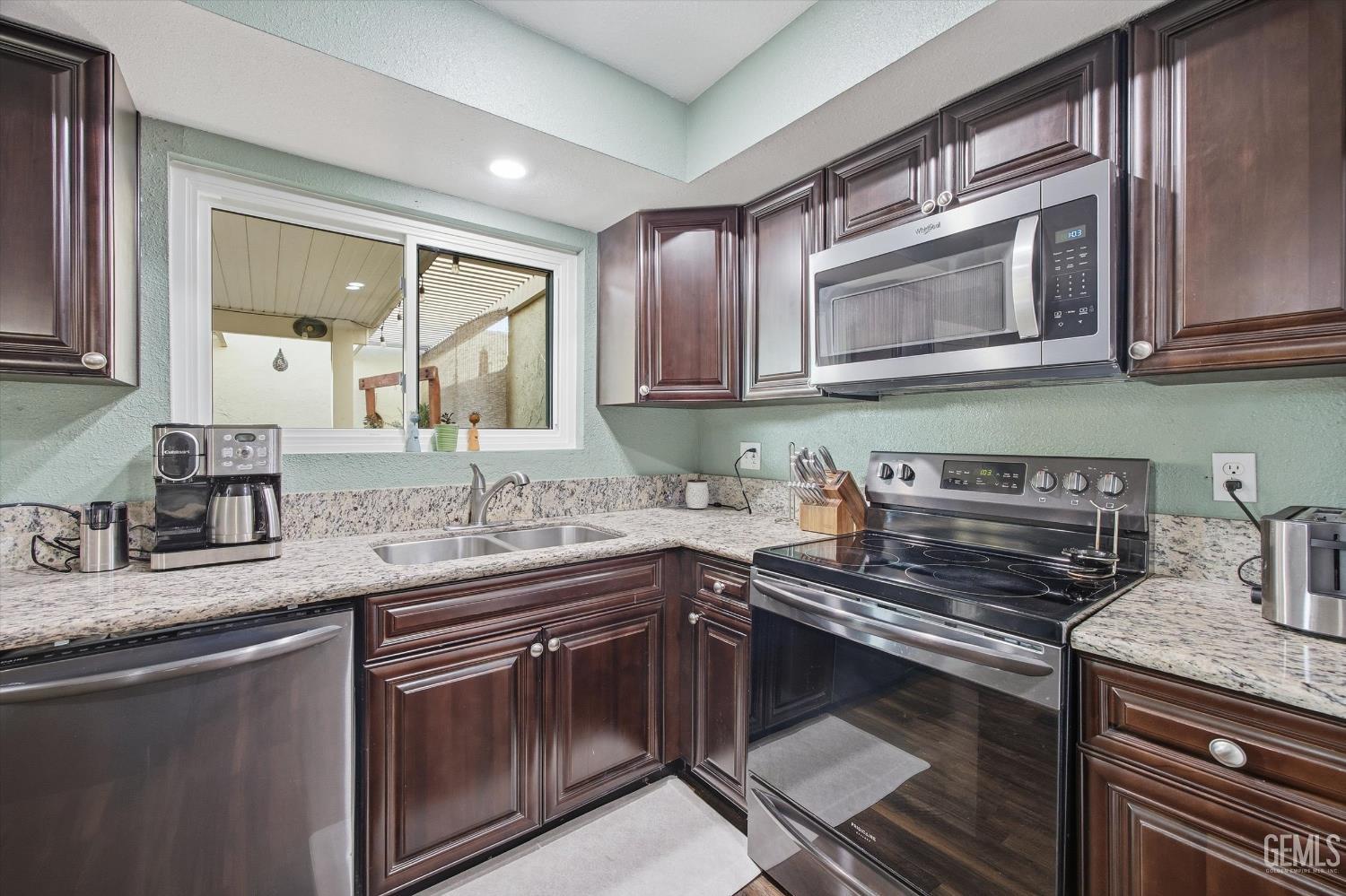 930 Olive Drive — photo 17