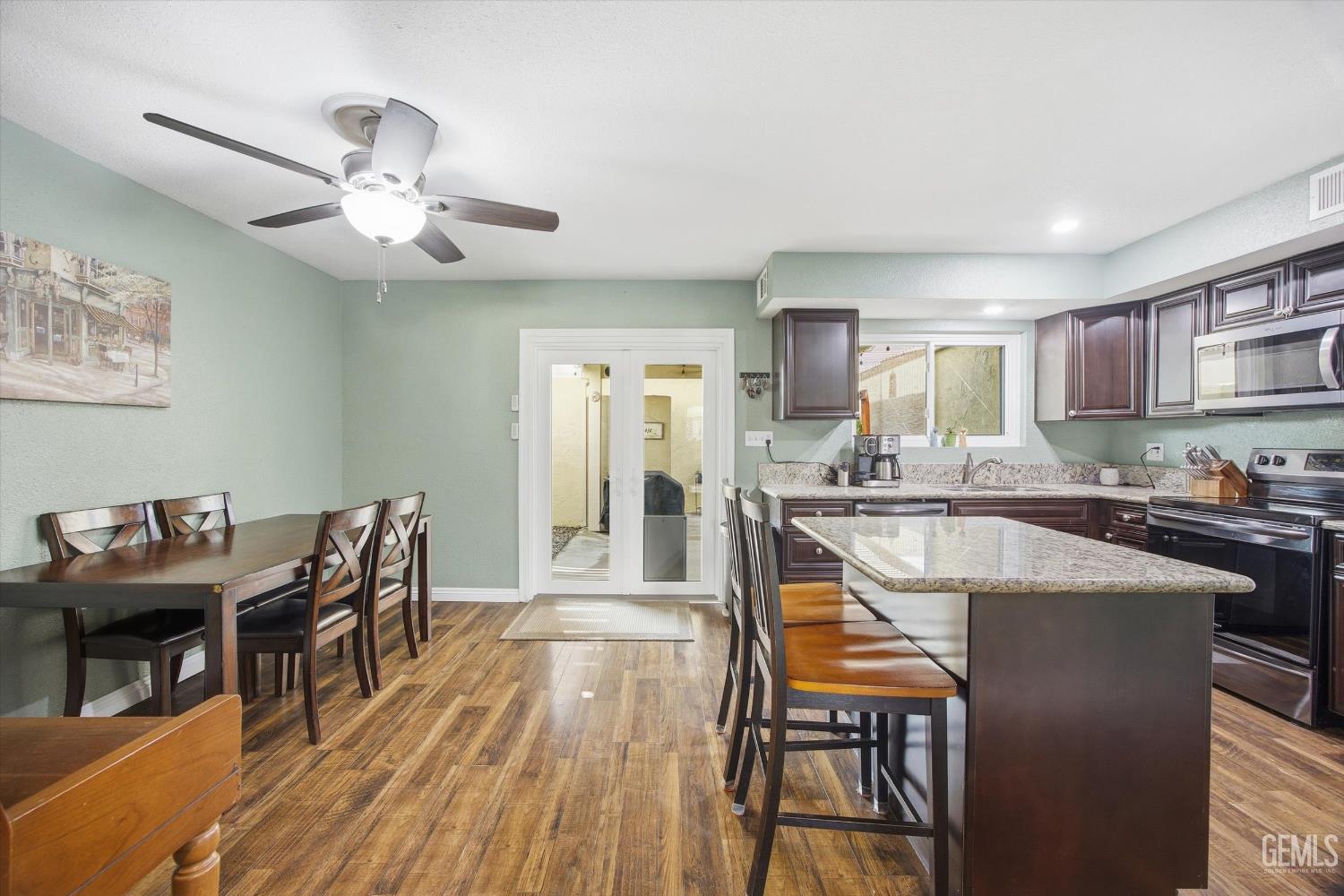 930 Olive Drive — photo 11