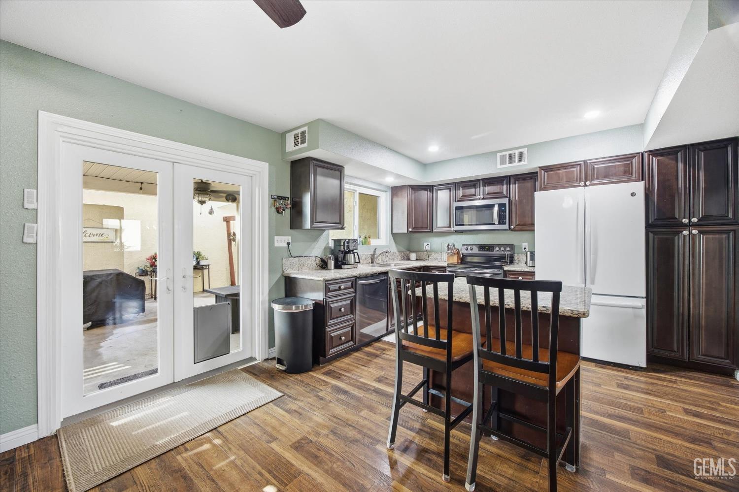 930 Olive Drive — photo 14