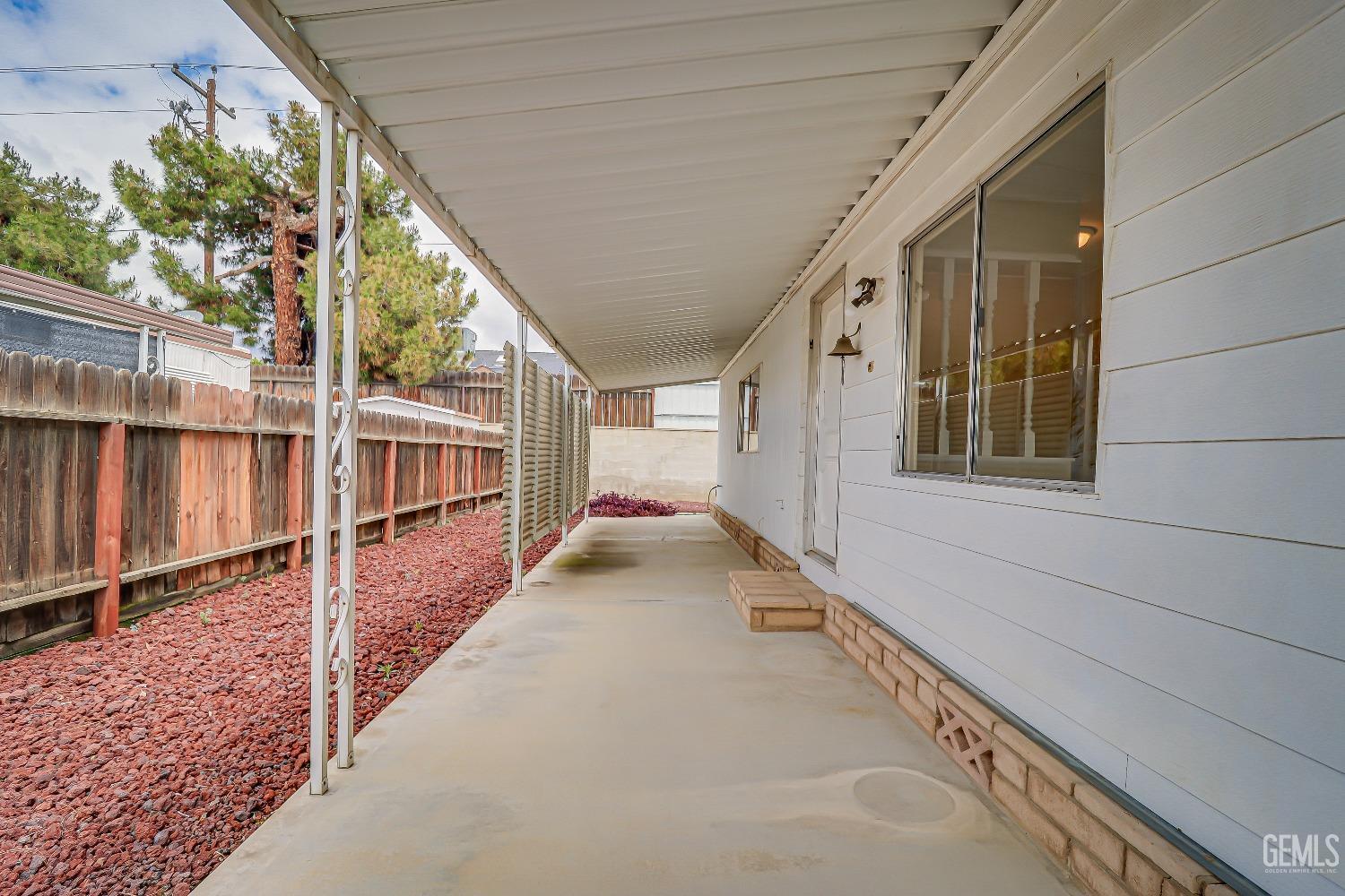 400 E Roberts Lane — photo 5