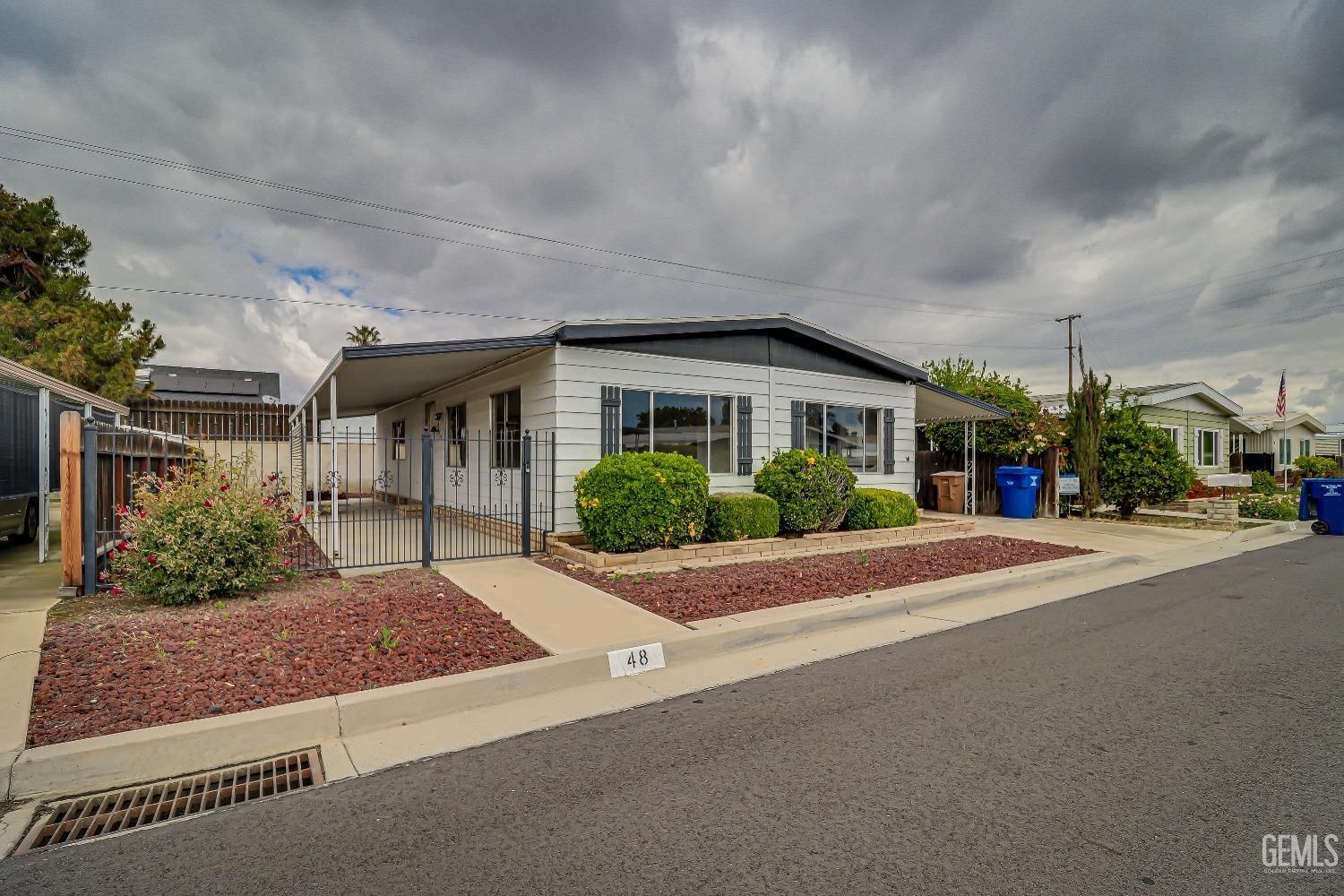 400 E Roberts Lane — photo 5