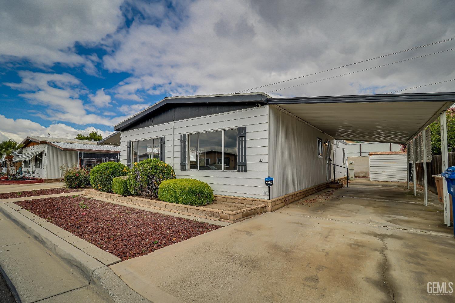 400 E Roberts Lane — photo 3