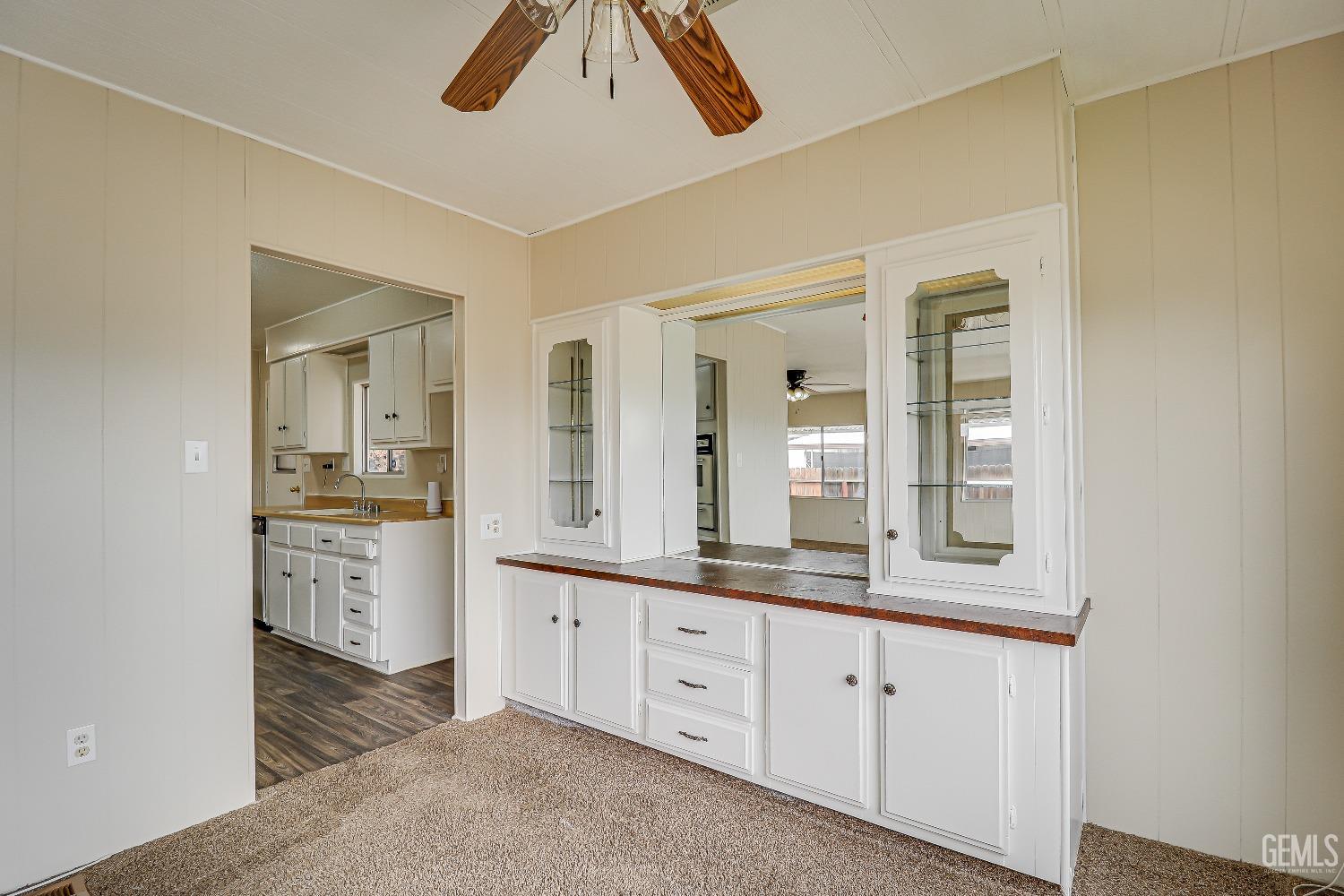 400 E Roberts Lane — photo 10