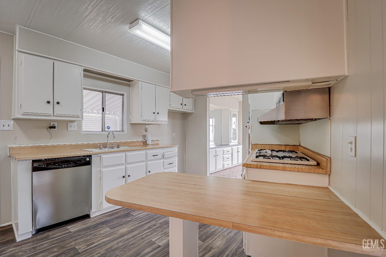 400 E Roberts Lane — photo 14