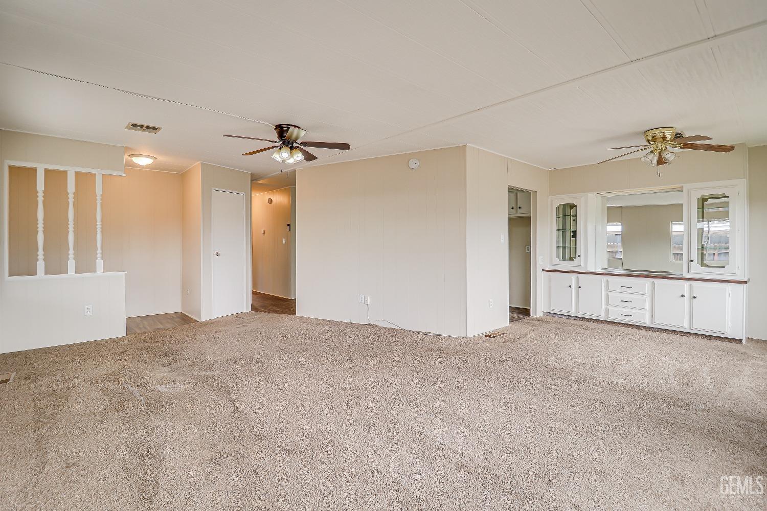 400 E Roberts Lane — photo 15