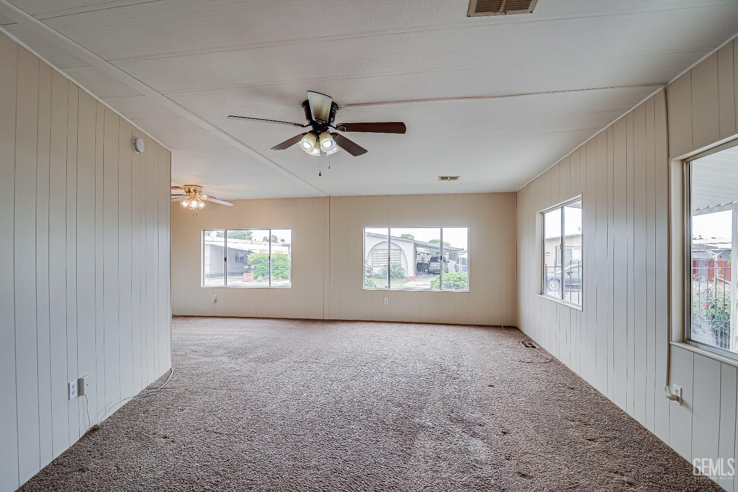 400 E Roberts Lane — photo 8