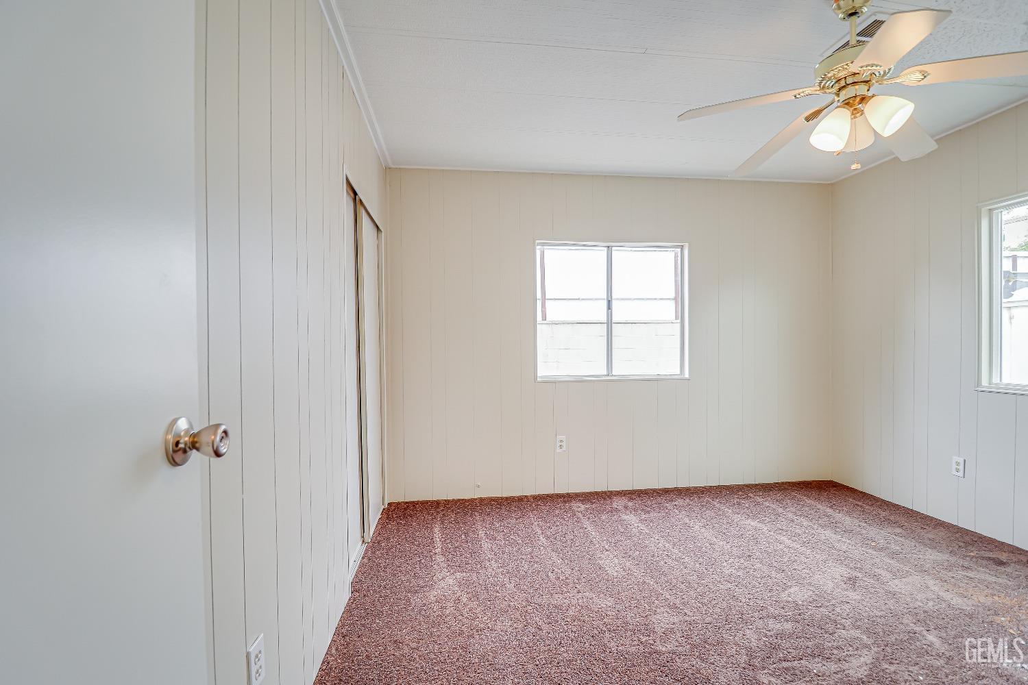 400 E Roberts Lane — photo 18