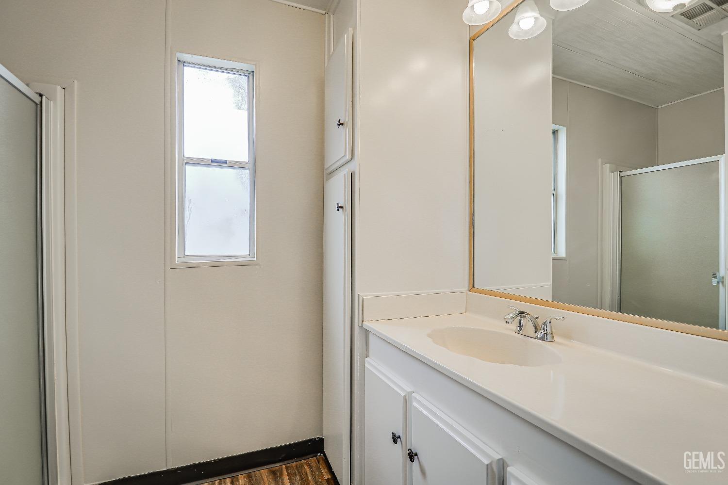 400 E Roberts Lane — photo 17