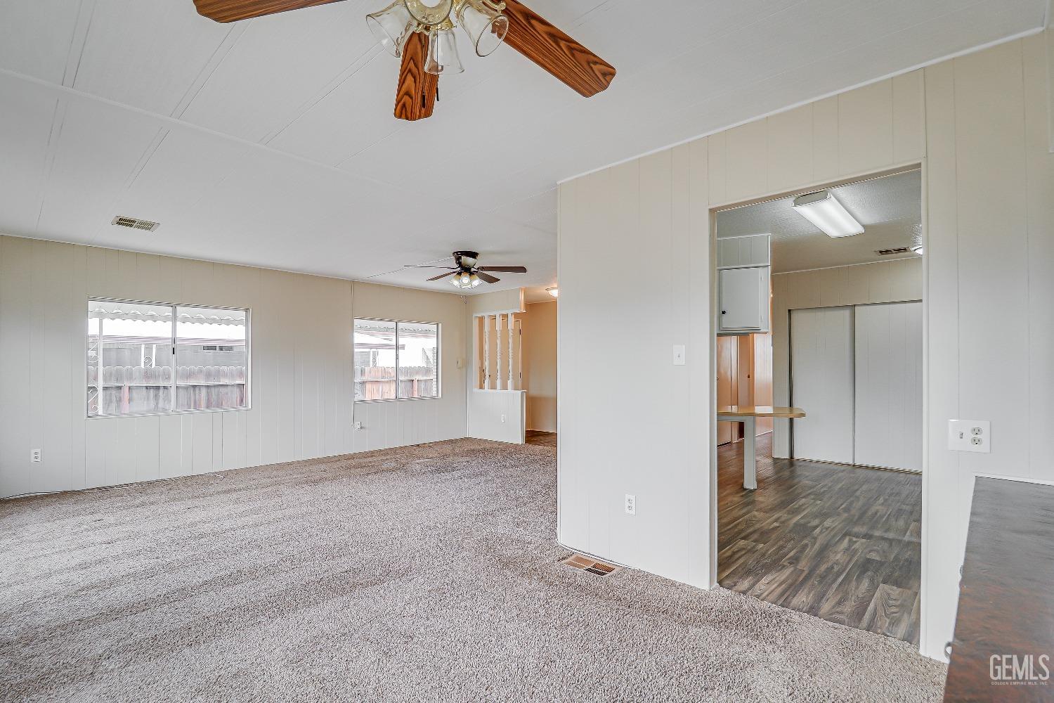 400 E Roberts Lane — photo 9