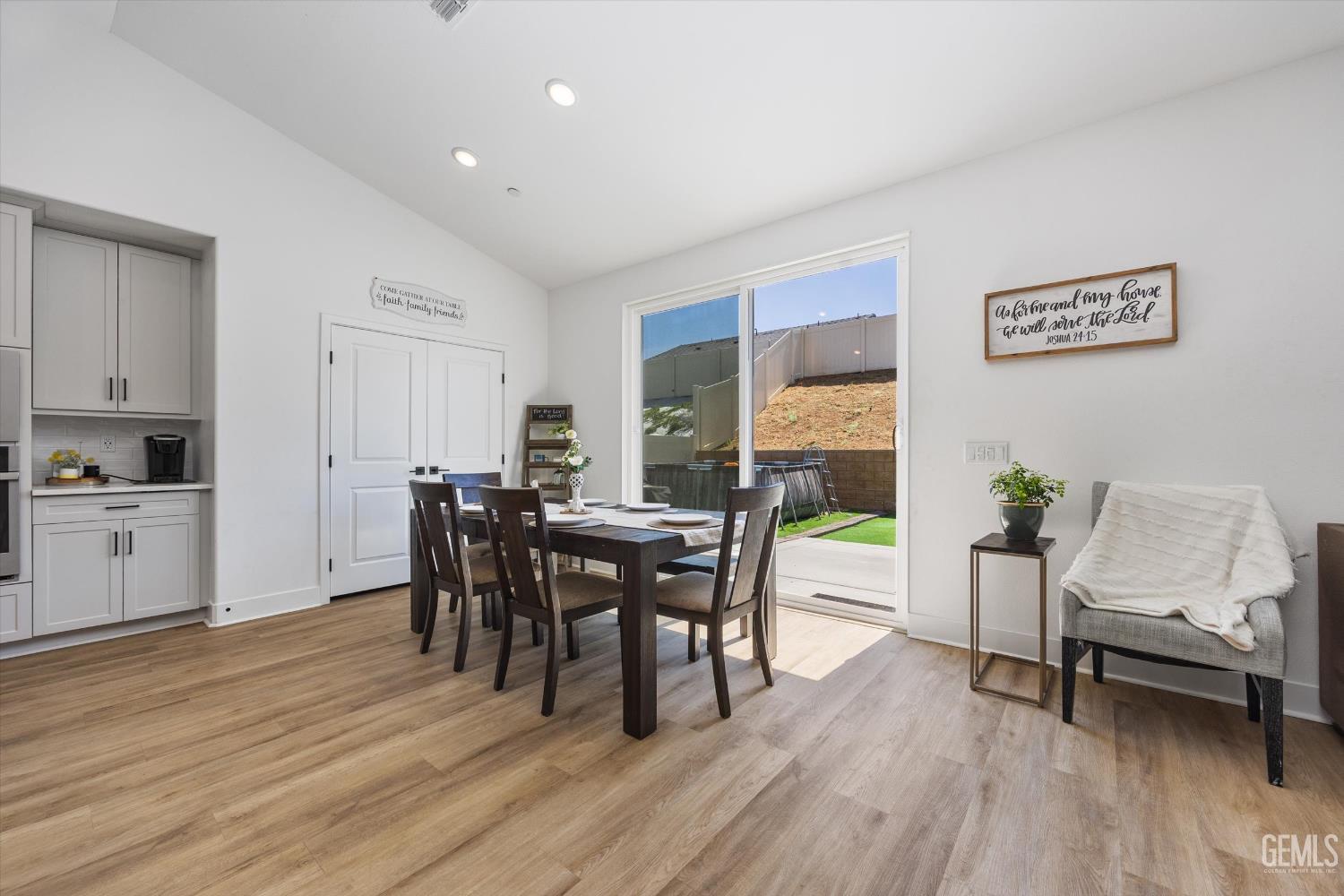 212 Artina Court — photo 16
