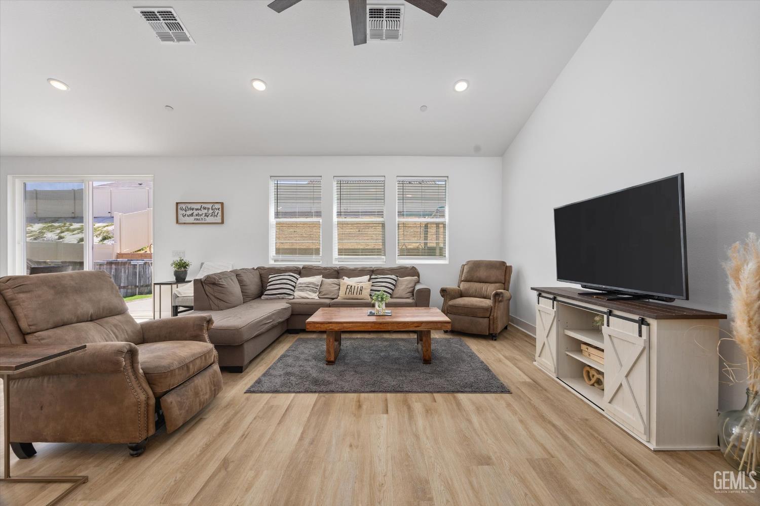 212 Artina Court — photo 5