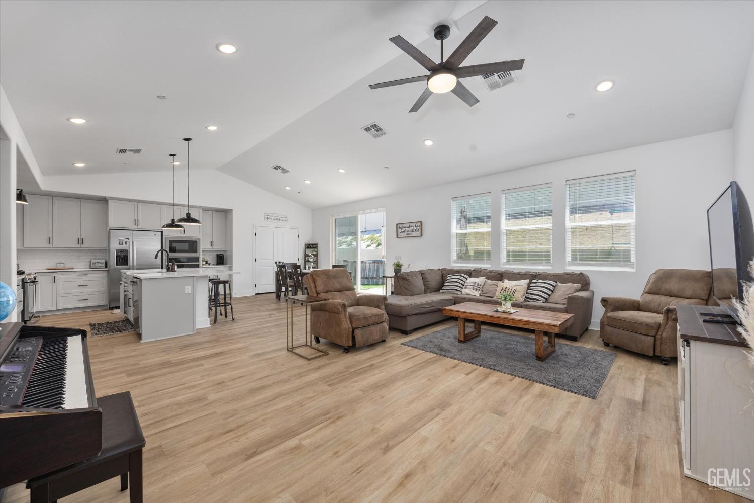 212 Artina Court — photo 8