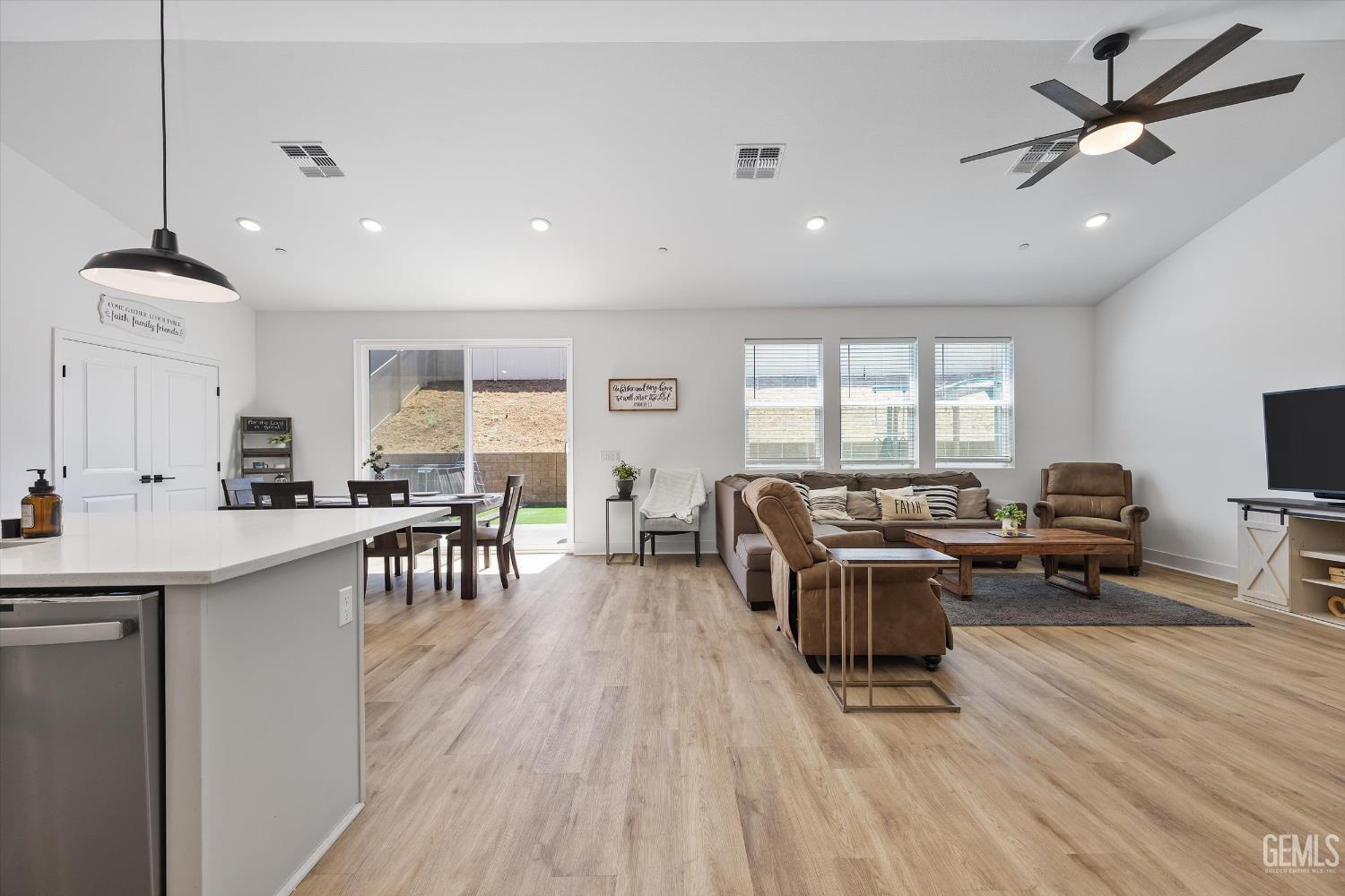 212 Artina Court — photo 5