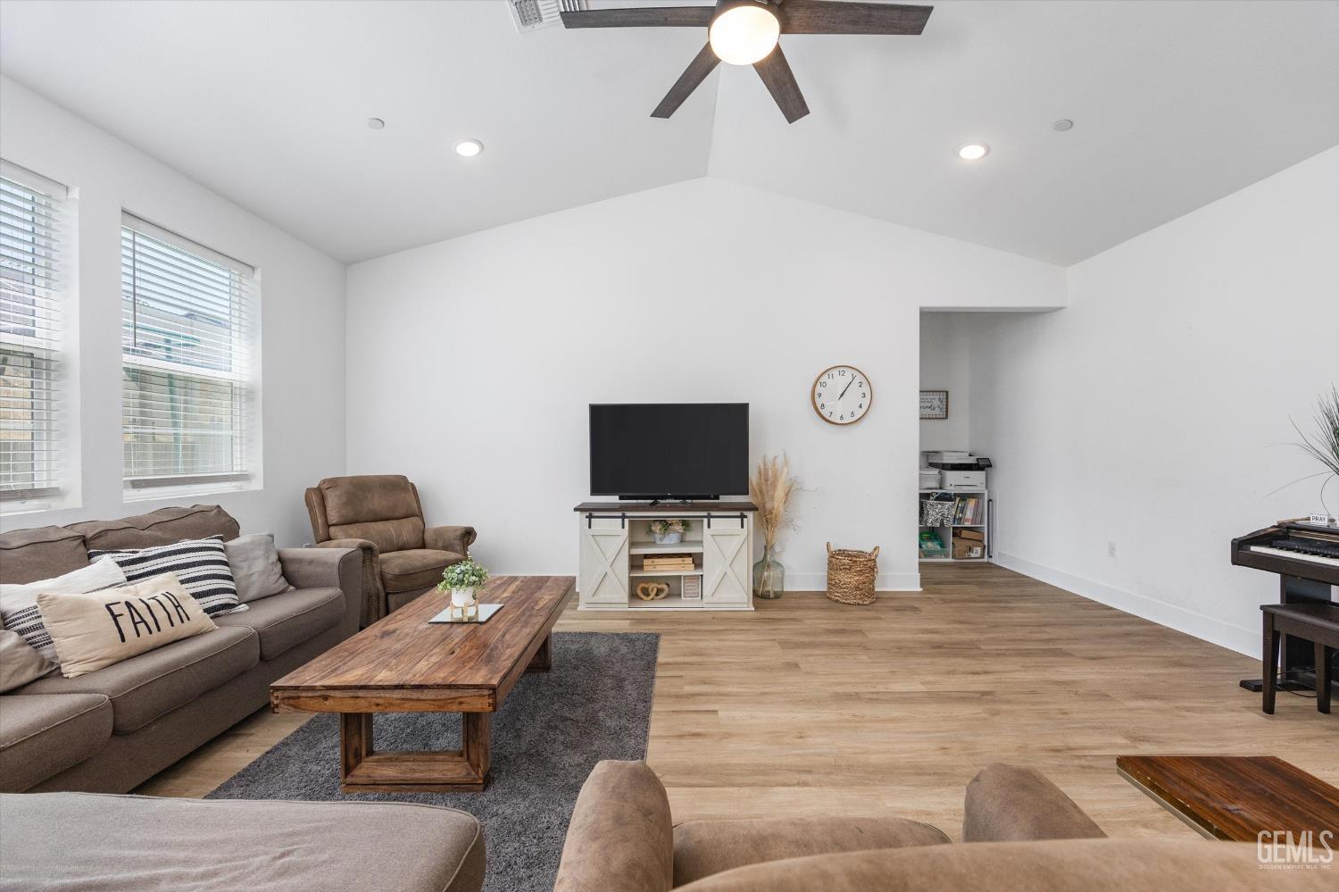 212 Artina Court — photo 6