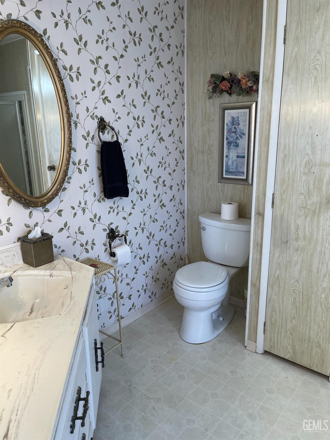 400 E Roberts Lane — photo 46