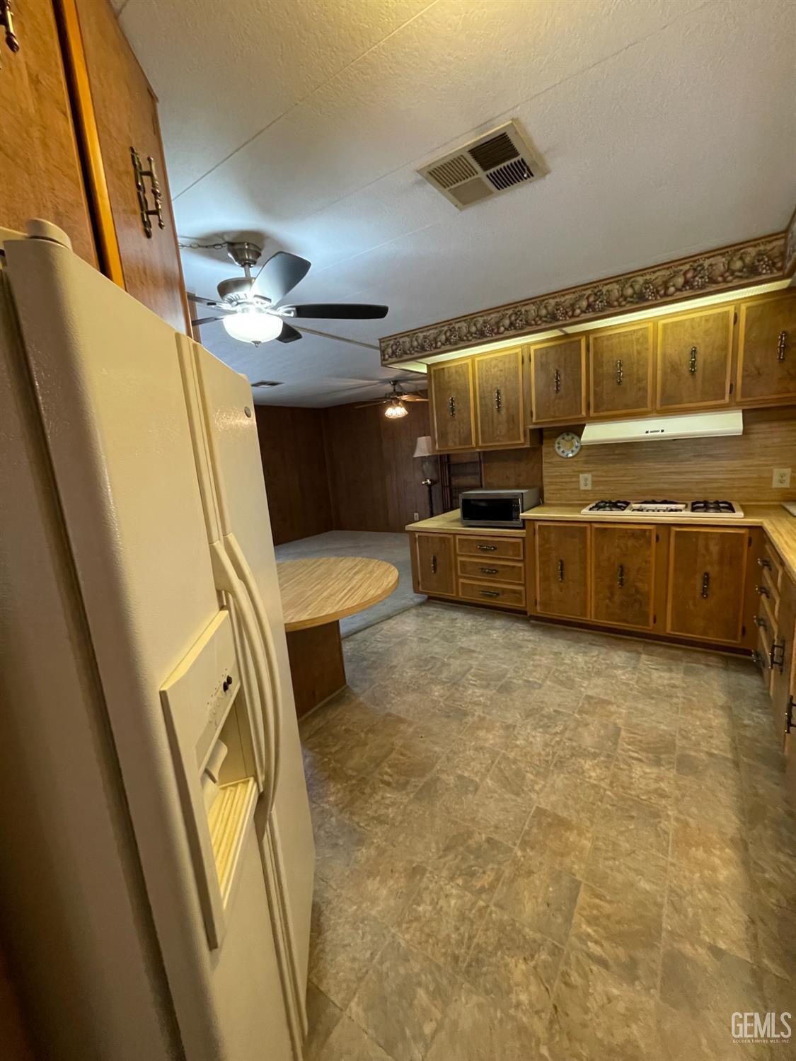 400 E Roberts Lane — photo 37