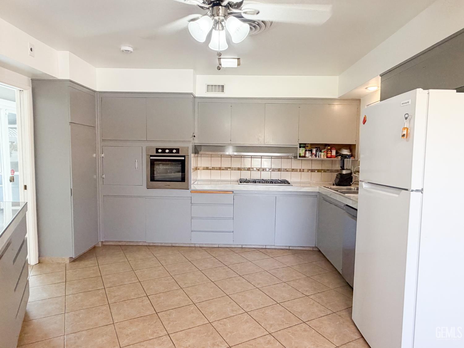 1904 Ridgewood Drive — photo 27
