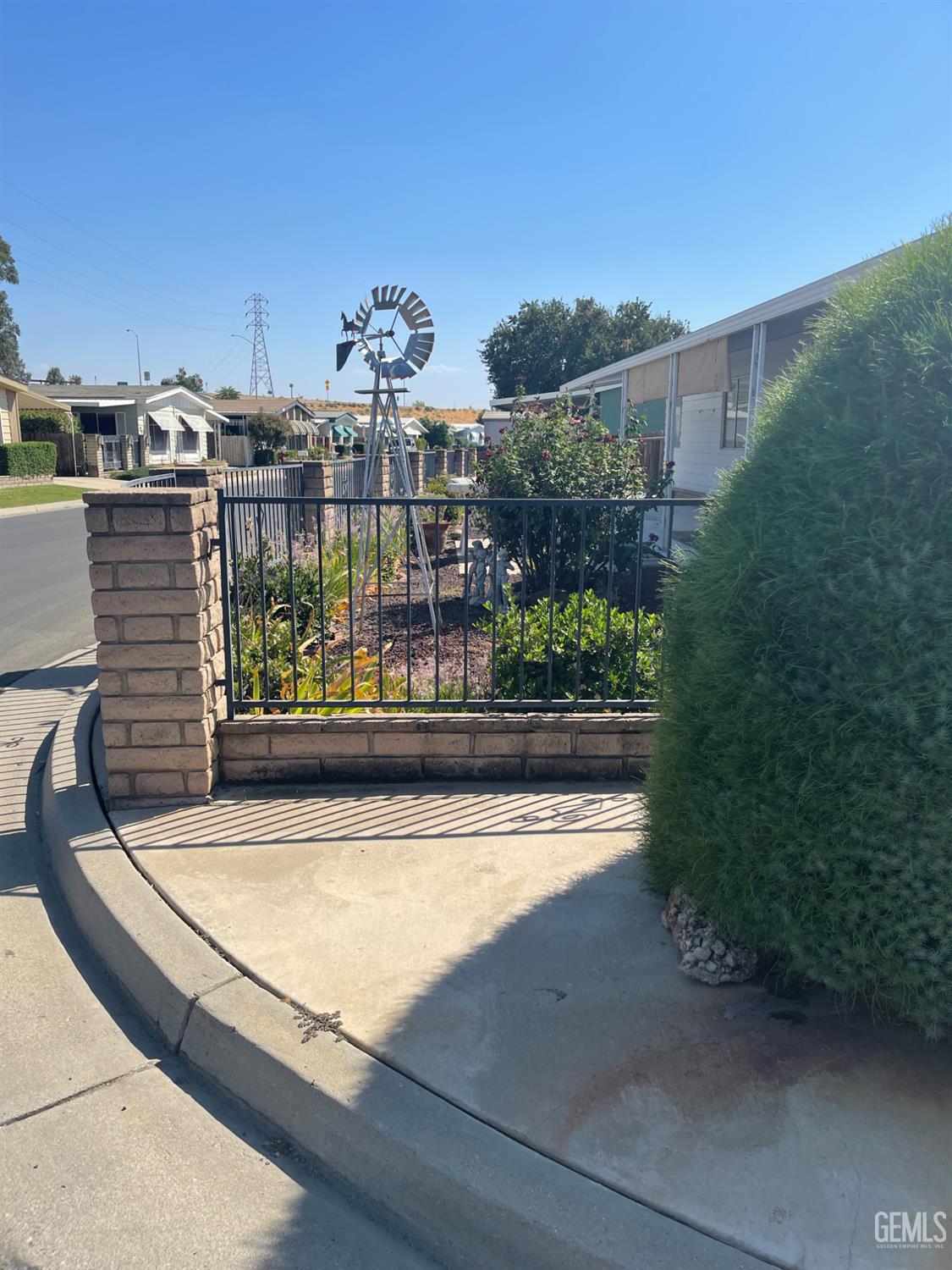 400 E Roberts Lane — photo 7