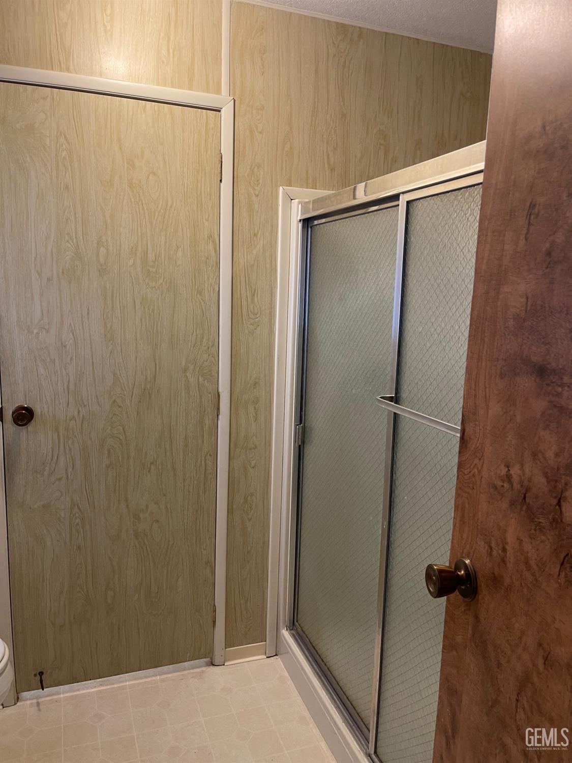 400 E Roberts Lane — photo 52