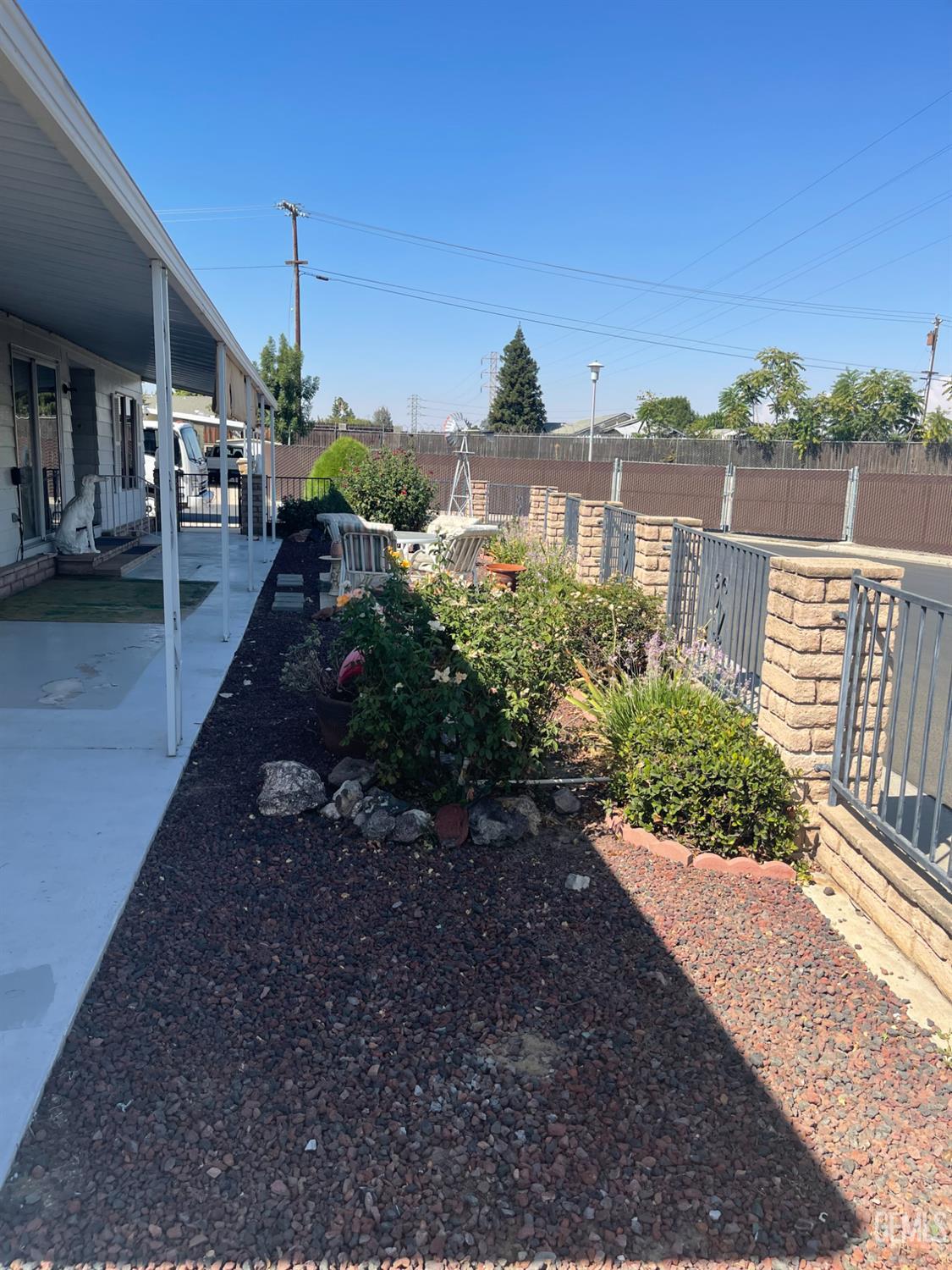 400 E Roberts Lane — photo 12