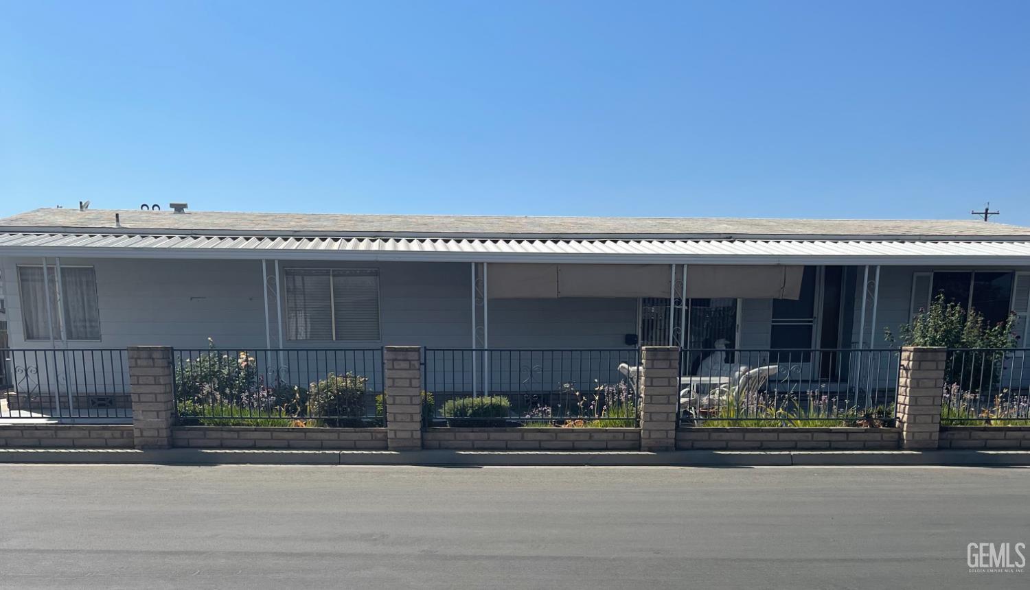 400 E Roberts Lane — photo 8