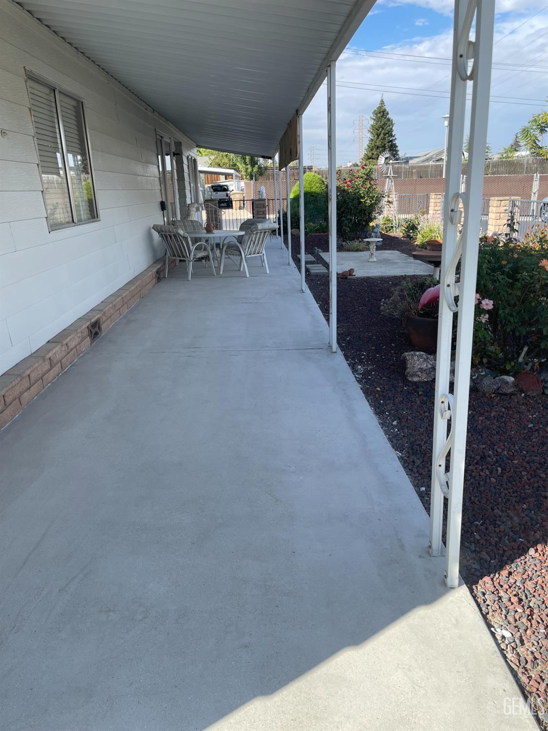 400 E Roberts Lane — photo 63