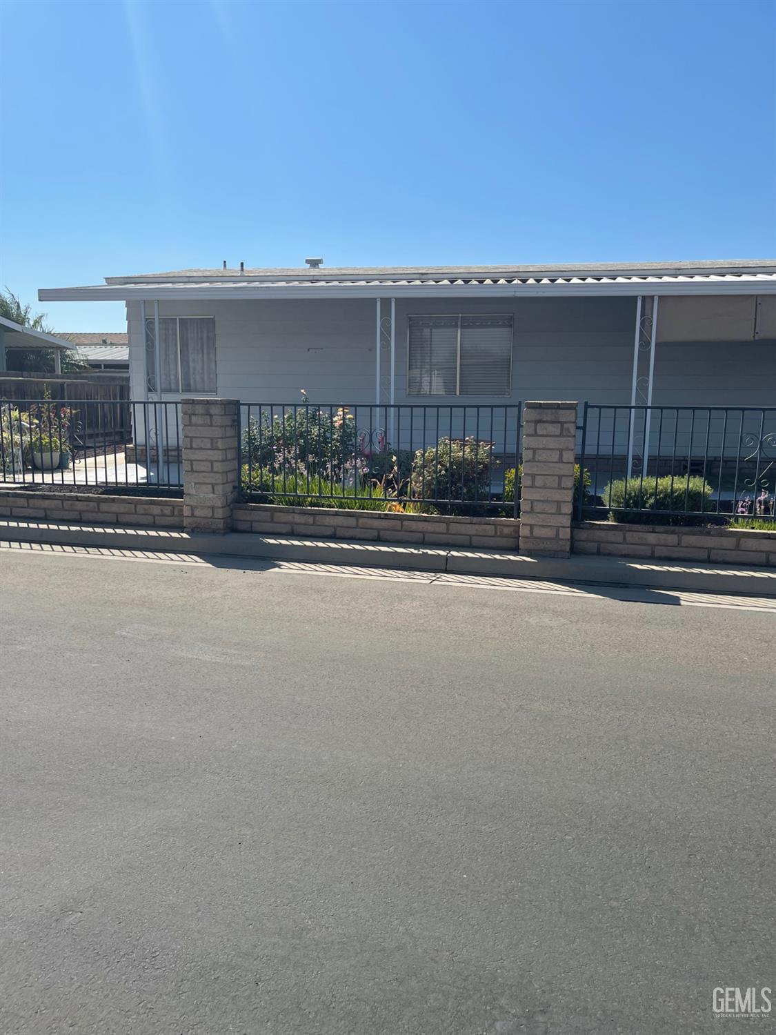 400 E Roberts Lane — photo 6
