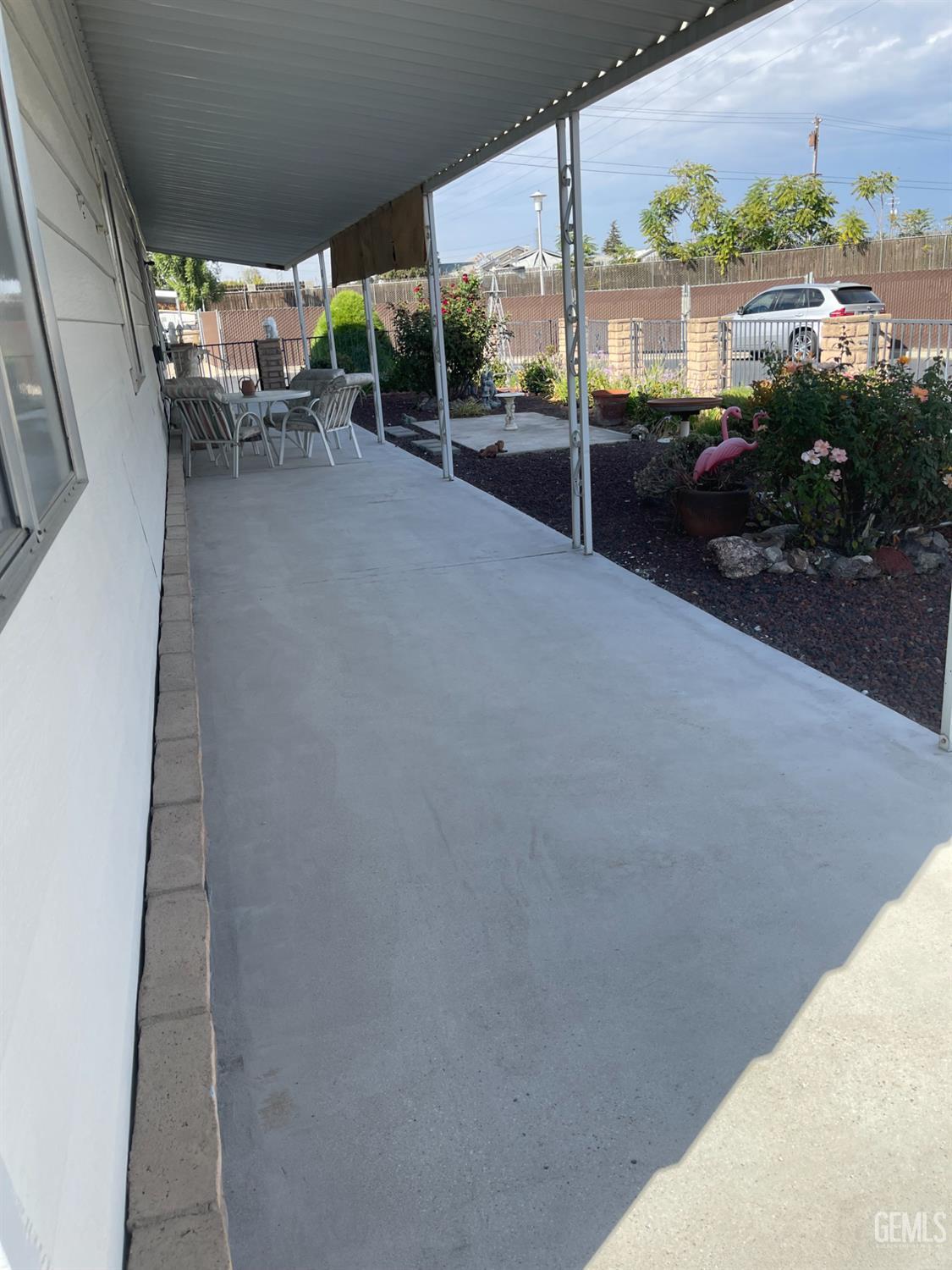 400 E Roberts Lane — photo 61