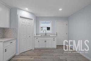 137 S South King Street — photo 10