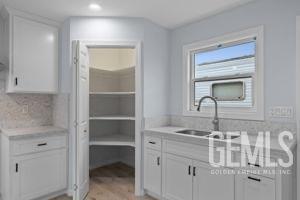 137 S South King Street — photo 12