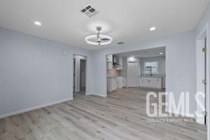 137 S South King Street — photo 6