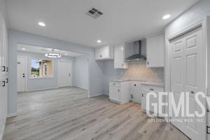 137 S South King Street — photo 13