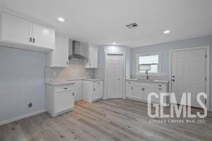 137 S South King Street — photo 11