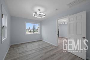 137 S South King Street — photo 16