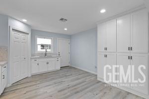 137 S South King Street — photo 9