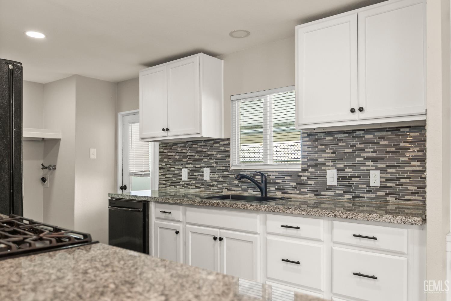 900 James Road — photo 14