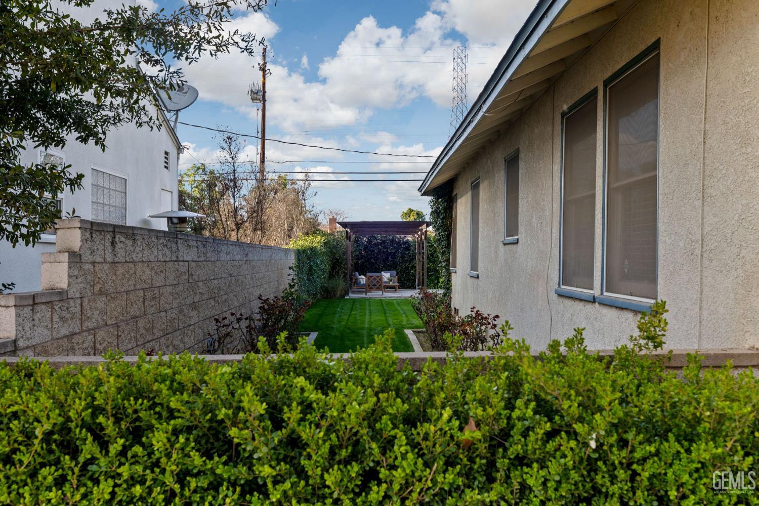 2605 Beech Street — photo 52