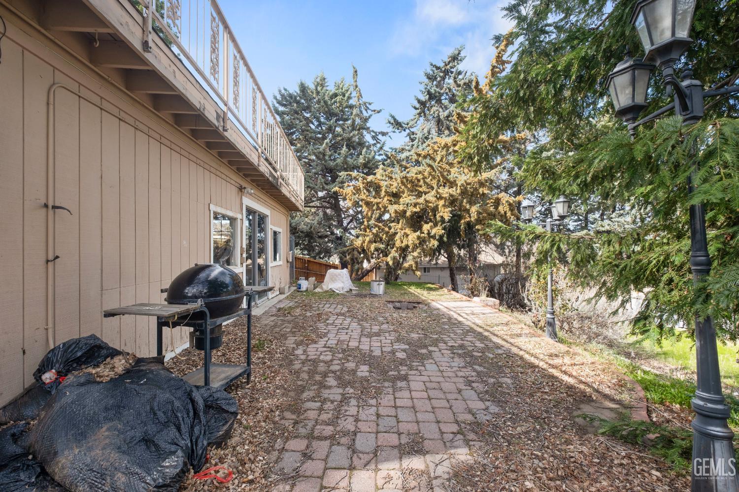 18260 Alps Drive — photo 33