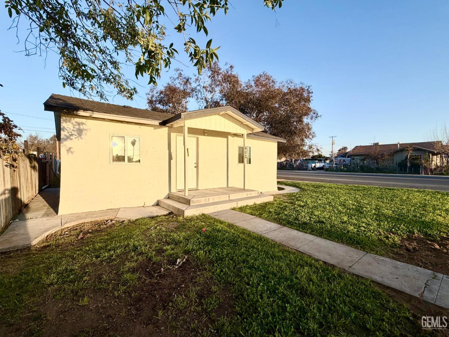 Photo of 602 Dover Place, Delano, CA 93215