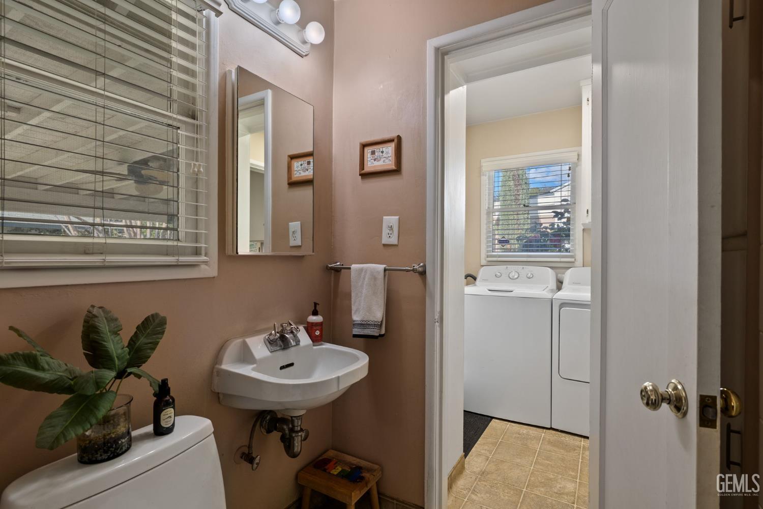 2605 Beech Street — photo 32