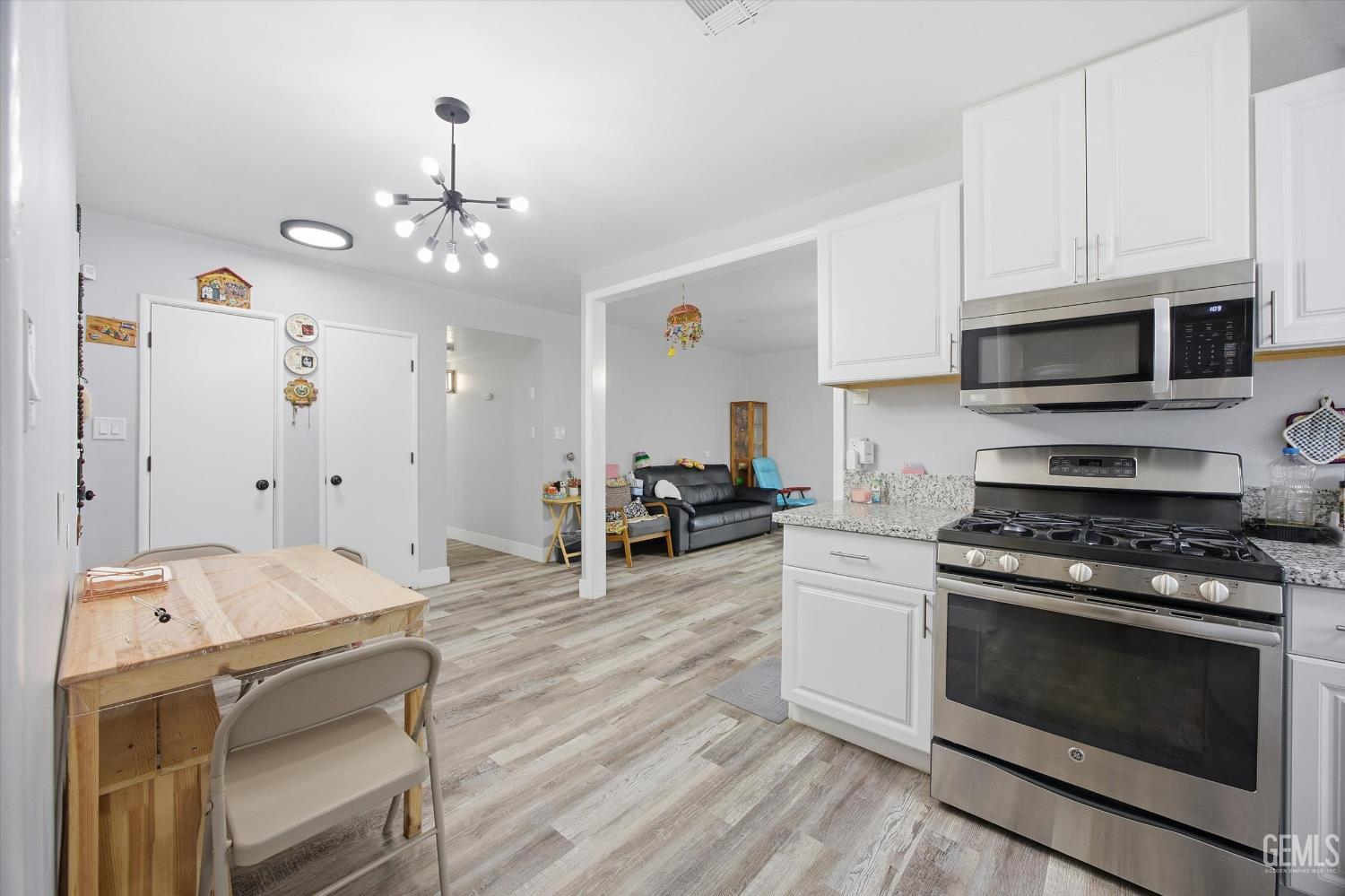 2208 Greenwood Drive — photo 10