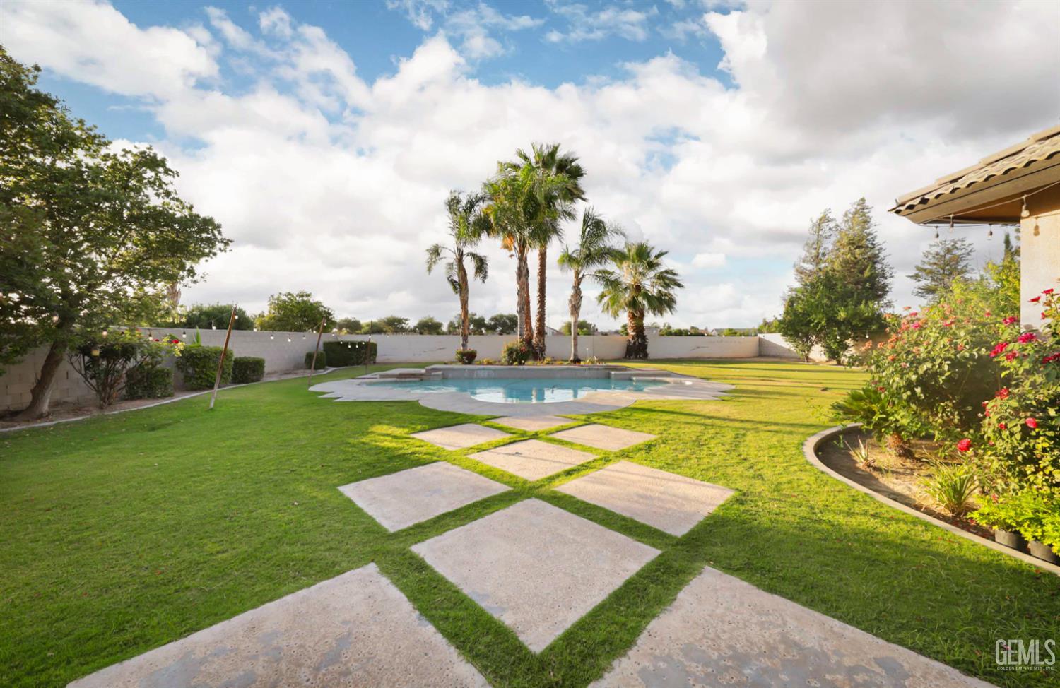 12504 Crown Crest Drive — photo 4