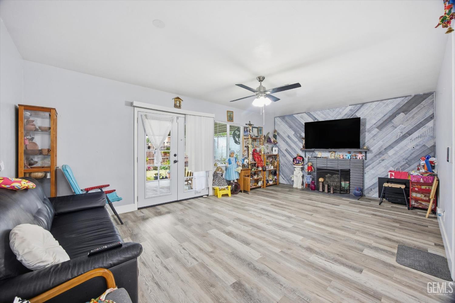 2208 Greenwood Drive — photo 13