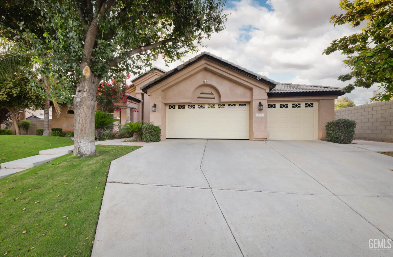 12504 Crown Crest Drive — photo 27