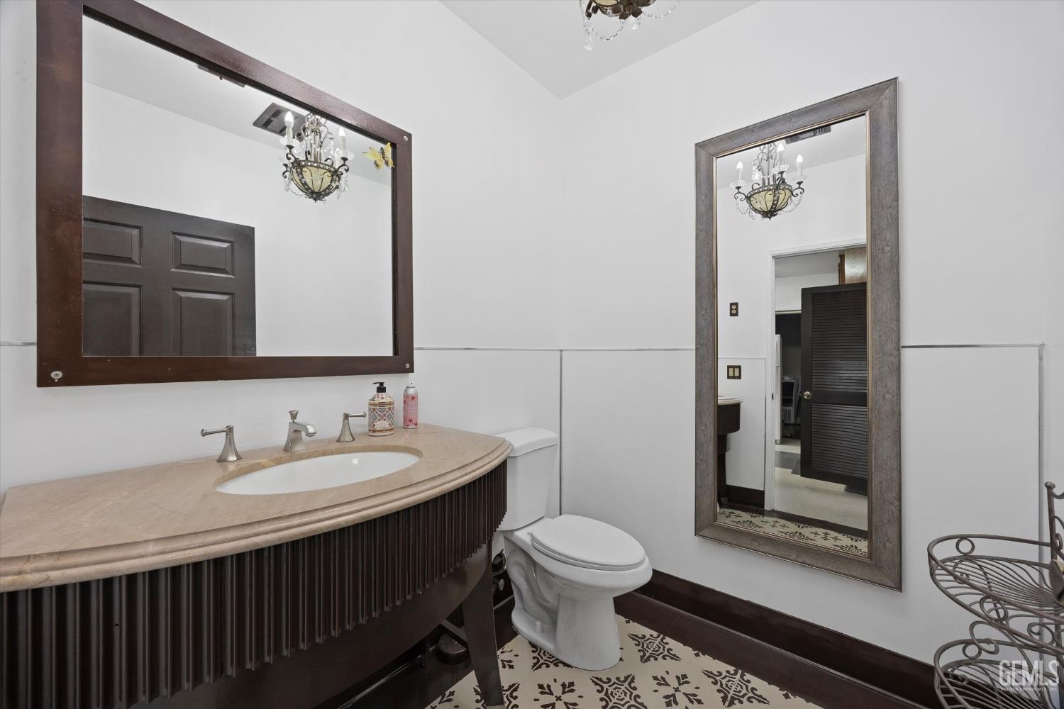 1601 N Chester Avenue — photo 28