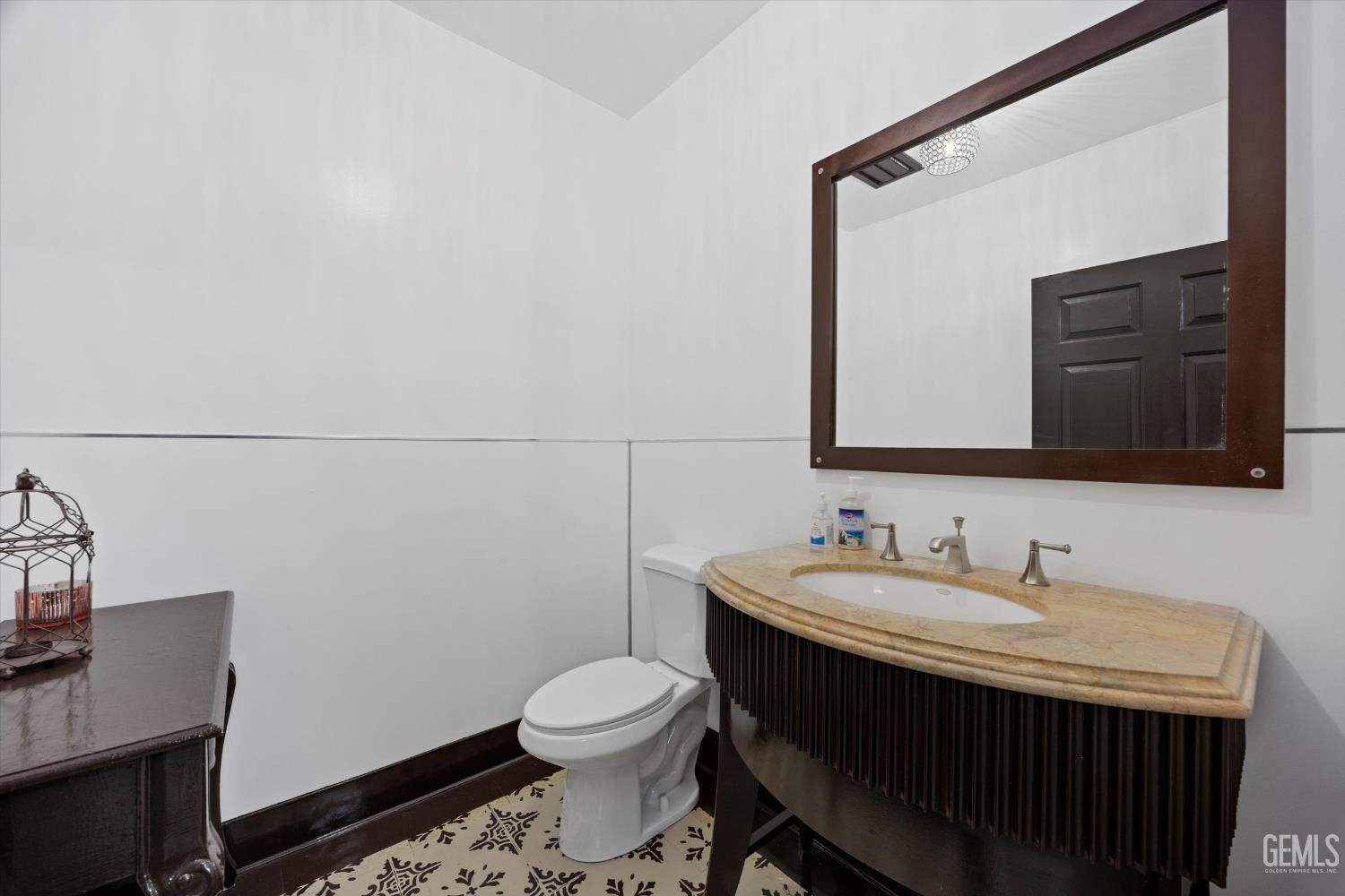 1601 N Chester Avenue — photo 29